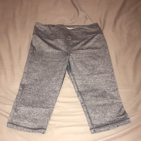 Victoria’s Secret (VSX) cropped leggings - Picture 1 of 4